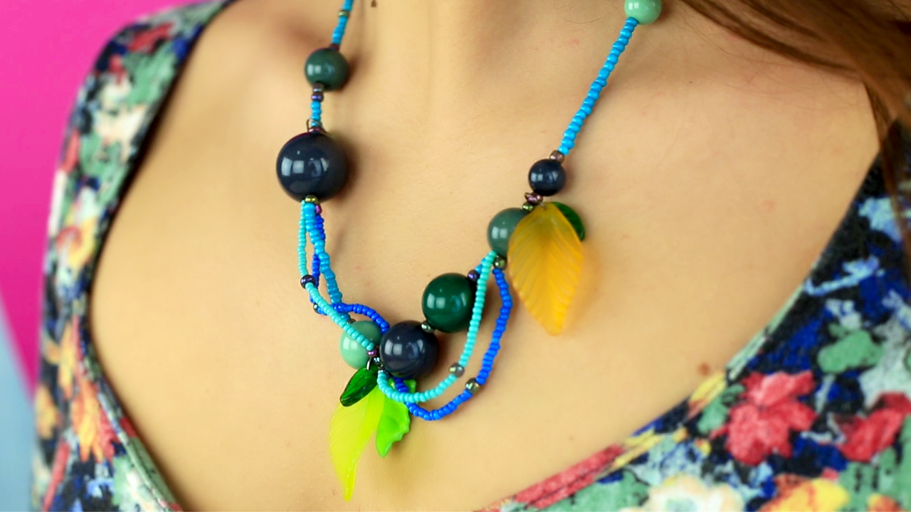diy seed bead necklace. 